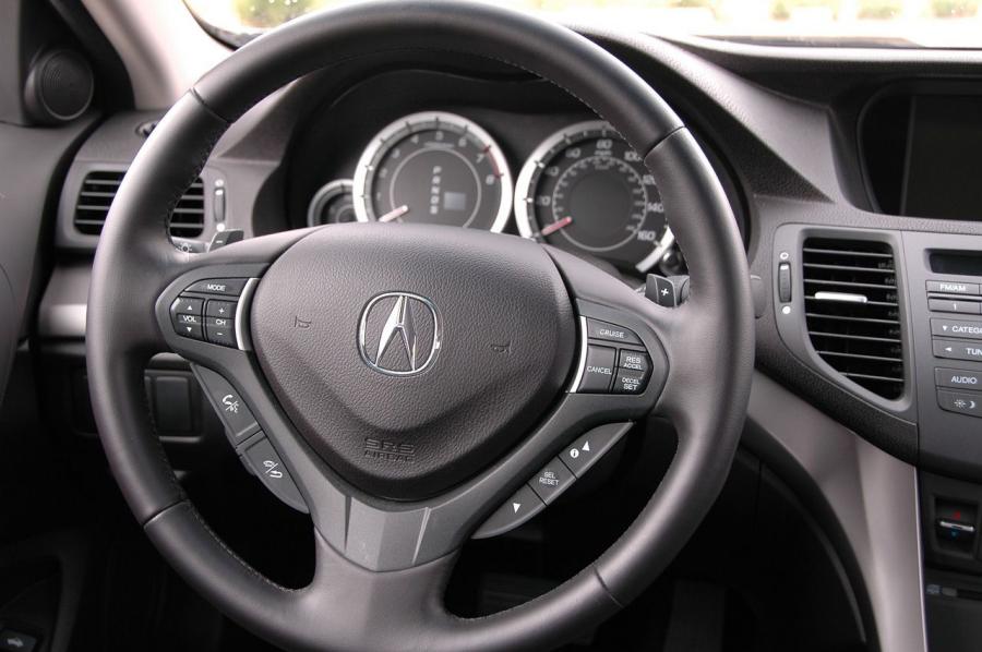 Панель приборов Acura TSX V6 2010 года  (фото 76 из 87)